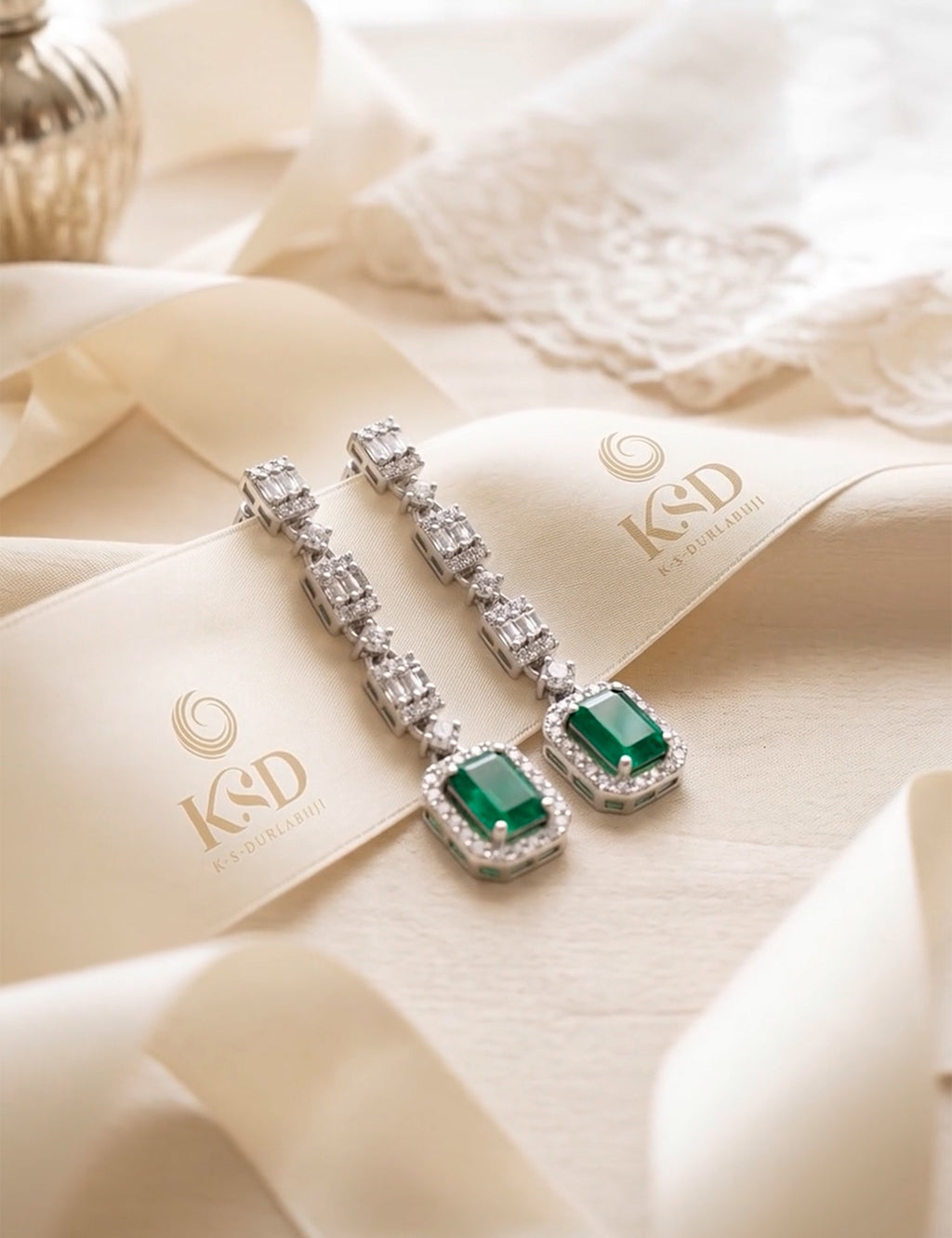 Emerald and Diamond Earring
