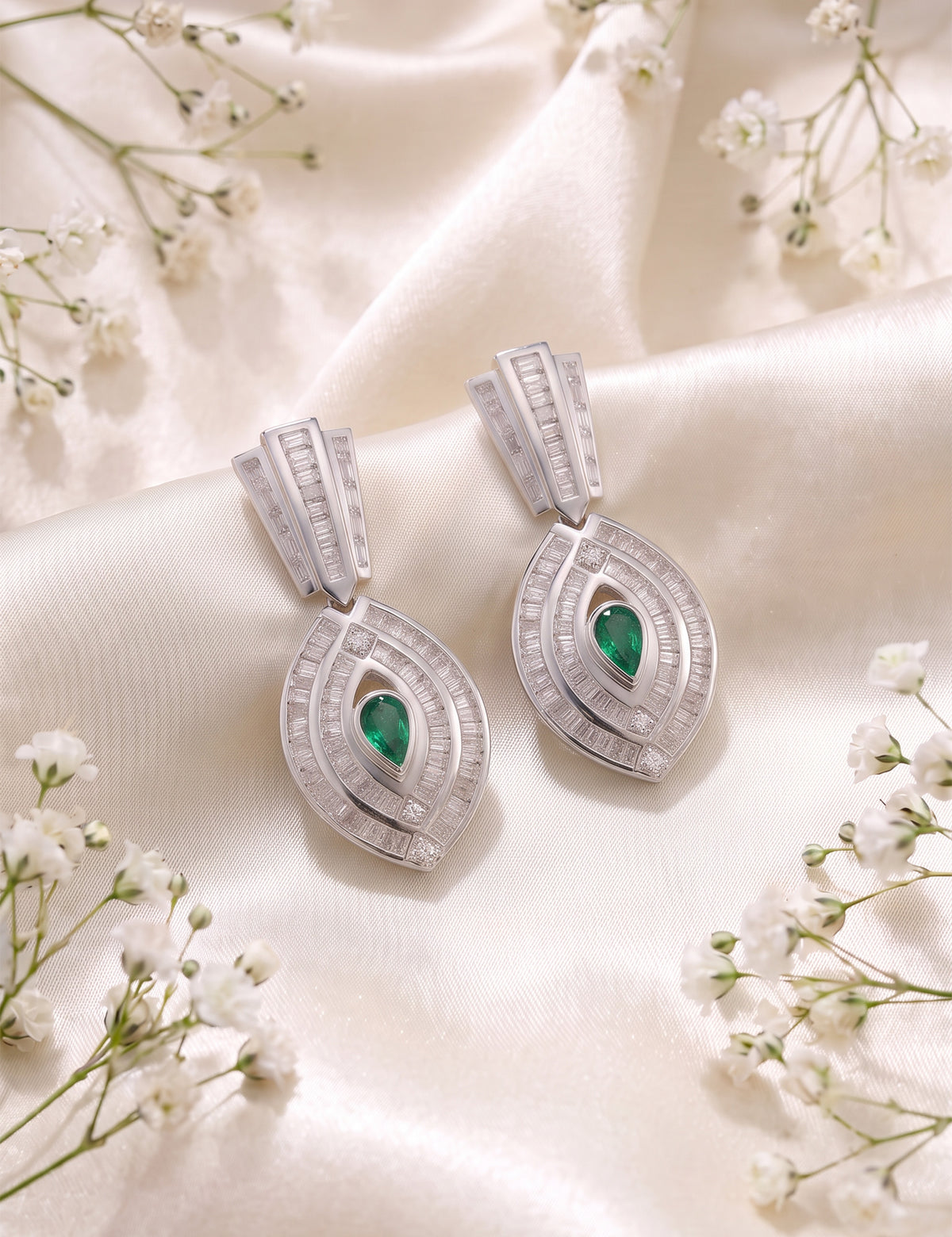 Emerald and Diamond Earring